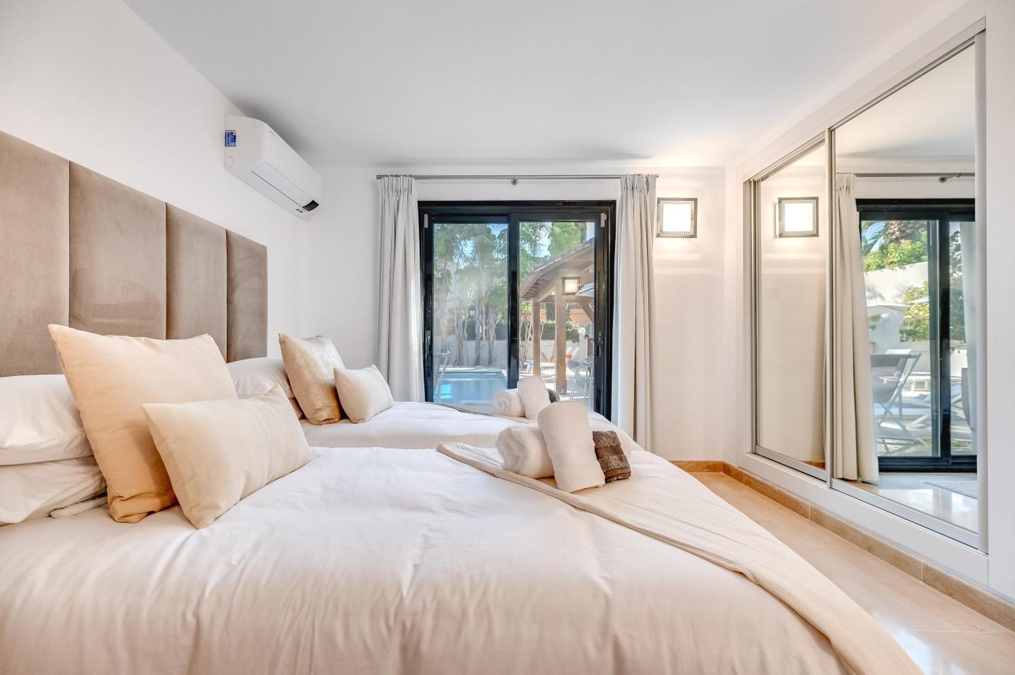 Villa Vacation I La Cabane, Prestige, Heated Pool, 300m To The
